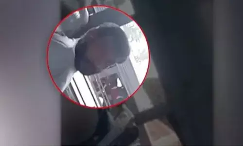 നിർത്തിയിട്ടിരുന്ന കെഎസ്ആർടിസി ബസിൽ യുവതിക്ക് നേരെ നഗ്നതാ പ്രദർശനം; മൊബൈലിൽ ദൃശ്യങ്ങൾ പകർത്തിയതോടെ ഇറങ്ങിയോടി യുവാവ്; പിടിയിലായത് പന്നിയോടുകാരൻ സാജൻ