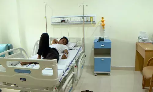 സീനിയര്‍ വിദ്യാര്‍ത്ഥിയുടെ ക്രൂരമര്‍ദ്ദനം; ജൂനിയര്‍ വിദ്യാര്‍ത്ഥിക്ക് ഗുരുതര പരിക്ക്; കണ്ണിന് താഴെയുള്ള എല്ലിന് പൊട്ടല്‍; നാല് വിദ്യാര്‍ത്ഥികള്‍ക്ക് സസ്‌പെന്‍ഷന്‍