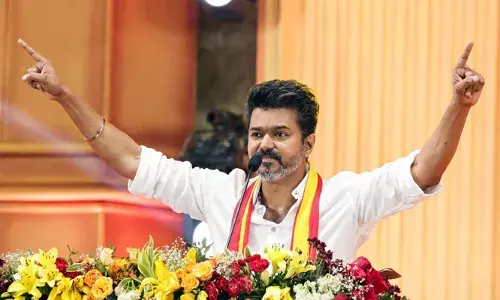 റോഡ് ഷോയ്ക്ക് അനുമതി നിഷേധിച്ചു; പുതുച്ചേരിയിൽ പൊതുയോഗം സംഘടിപ്പിക്കാൻ അനുമതി തേടി വിജയ്‌യുടെ തമിഴക വെട്രി കഴകം; സീനിയർ പൊലീസ് സൂപ്രണ്ടുമായി കൂടിക്കാഴ്ച നടത്തി ടിവികെ പ്രതിനിധി