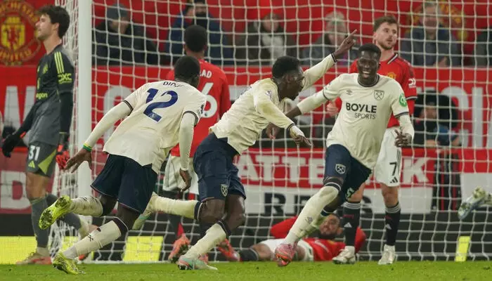 ഓൾഡ് ട്രാഫോർഡിൽ വീണ്ടും അടിതെറ്റി മാഞ്ചസ്റ്റർ യുണൈറ്റഡ്; പ്രീമിയർ ലീഗിൽ റെഡ് ഡെവിൾസിനെ സമനിലയിൽ തളച്ച് വെസ്റ്റ് ഹാം യുണൈറ്റഡ്; രക്ഷകനായത് സൗങ്ഗൗട്ടു മഗാസ