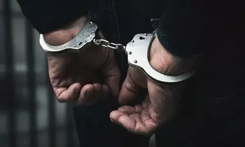 സമൂഹമാധ്യമത്തിലൂടെ അതിജീവിതയെ കുറിച്ച് ്ലൈംഗിക പരാമര്ശം നടത്തി വീഡിയോ പോസ്റ്റ് ചെയ്തു; യൂട്യൂബര് അറസ്റ്റില് സമൂഹമാധ്യമത്തിലൂടെ അതിജീവിതയെ കുറിച്ച് ്ലൈംഗിക പരാമര്ശം നടത്തി വീഡിയോ പോസ്റ്റ് ചെയ്തു; യൂട്യൂബര് അറസ്റ്റില്