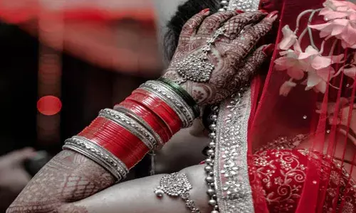 ഭര്ത്താവ് സ്വവര്ഗാനുരാഗിയാണെന്ന വിവരം മറച്ചു വെച്ചു; സ്വകാര്യ ഭാഗങ്ങളില് ഉള്പ്പെടെ സിഗരറ്റ് കുറ്റി കൊണ്ട് പൊള്ളിച്ചു; ഭര്തൃവീട്ടുകാര് ഭീഷണിപ്പെടുത്തി: നവവധു നേരിട്ടത് കൊടിയ പീഡനം ഭര്ത്താവ് സ്വവര്ഗാനുരാഗിയാണെന്ന വിവരം മറച്ചു വെച്ചു; സ്വകാര്യ ഭാഗങ്ങളില് ഉള്പ്പെടെ സിഗരറ്റ് കുറ്റി കൊണ്ട് പൊള്ളിച്ചു; ഭര്തൃവീട്ടുകാര് ഭീഷണിപ്പെടുത്തി: നവവധു നേരിട്ടത് കൊടിയ പീഡനം