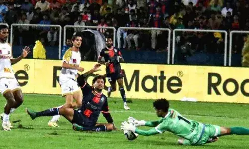 പയ്യനാട്ടെ ഗ്യാലറിയിൽ മഴയിലും ചോരാത്ത ആവേശം; രണ്ട് ഗോളിന് പിന്നിൽ നിന്നശേഷം തിരിച്ചടിച്ച് മലപ്പുറം; ഹാട്രിക്കുമായി ജോൺ കെന്നഡി; ഫോഴ്സ കൊച്ചി തകർത്തത് രണ്ടിനെതിരെ നാല് ഗോളുകൾക്ക്