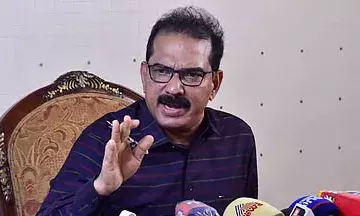 പഞ്ചായത്ത് സെക്രട്ടറി പെരുമാറ്റ ചട്ടം ലംഘിച്ചു; ട്വന്റി20 പാര്‍ട്ടി തിരഞ്ഞെടുപ്പ് കമ്മീഷന് പരാതി നല്‍കി