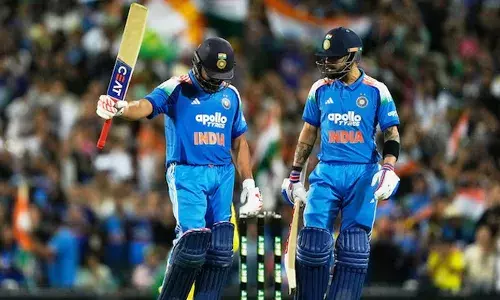 ബാക് ടു ബാക് സെഞ്ചറിയുമായി വിരാട് കോലി; ഗംഭീറിനും അഗാര്‍ക്കറിനും ബാറ്റുകൊണ്ടുള്ള മറുപടി;  മൂന്നാം ഏകദിനത്തിന്റെ ടിക്കറ്റുകള്‍ ചൂടപ്പം പോലെ വിറ്റുതീര്‍ന്നു; ഫൈനല്‍ ആവേശത്തില്‍ വിശാഖപട്ടണം