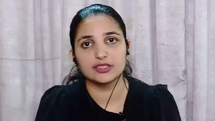 രാഹുല് മാങ്കൂട്ടത്തിലിനെ തൊട്ടാല് കൊന്നു കളയും; മാങ്കൂട്ടത്തിലിനെതിരെ വെളിപ്പെടുത്തല് നടത്തിയ നടി റിനി ആന് ജോര്ജിന് വധഭീഷണി രാഹുല് മാങ്കൂട്ടത്തിലിനെ തൊട്ടാല് കൊന്നു കളയും; മാങ്കൂട്ടത്തിലിനെതിരെ വെളിപ്പെടുത്തല് നടത്തിയ നടി റിനി ആന് ജോര്ജിന് വധഭീഷണി