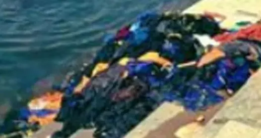 എരുമേലിയില് കുളിക്കുന്നതിനിടെ ശബരിമല തീര്ഥാടകന് കുഴഞ്ഞുവീണു മരിച്ചു; മരിച്ചത് സേലത്തുകാരന് സമ്പുവകുമാര് ശിവസ്വാമി എരുമേലിയില് കുളിക്കുന്നതിനിടെ ശബരിമല തീര്ഥാടകന് കുഴഞ്ഞുവീണു മരിച്ചു; മരിച്ചത് സേലത്തുകാരന് സമ്പുവകുമാര് ശിവസ്വാമി