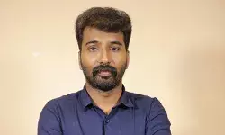 റിപ്പോര്‍ട്ടര്‍ ചാനല്‍ ജീവനക്കാരന്‍ മരിച്ച നിലയില്‍; മൃതദേഹം കണ്ടെത്തിയത് കിന്‍ഫ്ര പാര്‍ക്കിന് സമീപത്തെ തടാകത്തില്‍; മരണമടഞ്ഞത് തിരുവനന്തപുരം സ്വദേശി ഷാലു; ആത്മത്യയെന്ന് പ്രാഥമിക നിഗമനം; അമ്മാ, അച്ഛാ മാപ്പ് എന്ന് എഴുതിയ കുറിപ്പ് കണ്ടെത്തി