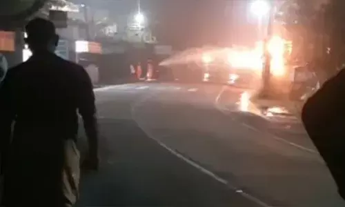 കോട്ടയത്ത് പാചക വാതക സിലിണ്ടറുകള്‍ നിറച്ചെത്തിയ ലോറിയിൽ കയറി യുവാവിന്റെ അതിക്രമം; ഒഴിവായത് വൻ ദുരന്തം