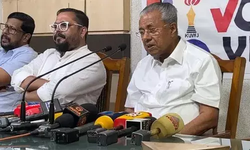 യുഡിഎഫിനുള്ള പ്രചാരണ മെറ്റീരിയലുകള് തയ്യാറാക്കുന്നതില് പോലും ജമാ അത്തെ ഇസ്ലാമി വലിയ സംഭാവന ചെയ്യുന്നു; ജമാ അത്തെ ഇസ്ലാമിയുടെ പിന്തുണ തേടി പോകേണ്ട ഗതികേട് ഞങ്ങള്ക്കുണ്ടായിട്ടില്ല; അവര്ക്ക് ഗുഡ് സര്ട്ടിഫിക്കറ്റ് കൊടുക്കാന് പലരും മത്സരിക്കുന്നുവെന്ന് പിണറായി വിജയന് യുഡിഎഫിനുള്ള പ്രചാരണ മെറ്റീരിയലുകള് തയ്യാറാക്കുന്നതില് പോലും ജമാ അത്തെ ഇസ്ലാമി വലിയ സംഭാവന ചെയ്യുന്നു; ജമാ അത്തെ ഇസ്ലാമിയുടെ പിന്തുണ തേടി പോകേണ്ട ഗതികേട് ഞങ്ങള്ക്കുണ്ടായിട്ടില്ല; അവര്ക്ക് ഗുഡ് സര്ട്ടിഫിക്കറ്റ് കൊടുക്കാന് പലരും മത്സരിക്കുന്നുവെന്ന് പിണറായി വിജയന്