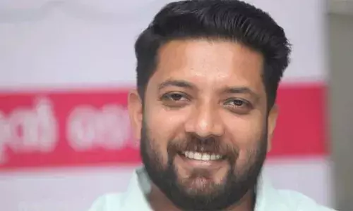 പുറത്താക്കിയ തീരുമാനം നിലവിലുണ്ട്; ബാക്കിയെല്ലാം നിയമപരമായ കാര്യങ്ങളാണ്; രാഹുല് മാങ്കൂട്ടത്തിലിനെ തിരിച്ചെടുക്കുമോ എന്ന് അധ്യക്ഷനാണ് തീരുമാനിക്കേണ്ടത്: തെരഞ്ഞെടുപ്പുല് ചര്ച്ച ചെയ്യേണ്ടത് സ്വര്ണ്ണക്കൊള്ളയെന്ന് ഷാഫി പറമ്പില് പുറത്താക്കിയ തീരുമാനം നിലവിലുണ്ട്; ബാക്കിയെല്ലാം നിയമപരമായ കാര്യങ്ങളാണ്; രാഹുല് മാങ്കൂട്ടത്തിലിനെ തിരിച്ചെടുക്കുമോ എന്ന് അധ്യക്ഷനാണ് തീരുമാനിക്കേണ്ടത്: തെരഞ്ഞെടുപ്പുല് ചര്ച്ച ചെയ്യേണ്ടത് സ്വര്ണ്ണക്കൊള്ളയെന്ന് ഷാഫി പറമ്പില്