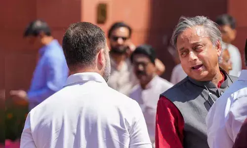 രാഹുലും ഖാര്‍ഗെയും പുറത്ത്; രാഷ്ട്രപതിഭവനില്‍ പുടിന് നല്‍കിയ വിരുന്നില്‍ തരൂരിന് മാത്രം ക്ഷണം; കോണ്‍ഗ്രസ് വിടുമോ എന്ന ചോദ്യത്തിന് അളന്നുതൂക്കിയ മറുപടി; മോദി സ്തുതികളുമായി കോണ്‍ഗ്രസിനെ വെട്ടിലാക്കിയ തരൂര്‍ സര്‍ക്കാരുമായി സഹകരിക്കുന്നതിലെ രാഷ്ട്രീയം എന്‍ഡി ടിവിയോട് വിശദീകരിച്ചപ്പോള്‍