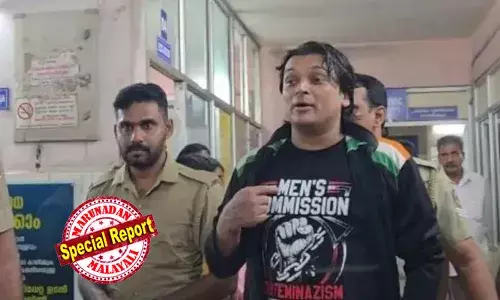 എനിക്ക് വിശക്കുന്നു, ഏഴ് ദിവസമായി ഭക്ഷണം കഴിച്ചിട്ട്!; ഭക്ഷണം വേണമെന്ന് ഉദ്യോഗസ്ഥരോട് രാഹുല്‍ ഈശ്വര്‍; ഉടന്‍ ദോശയും ചമ്മന്തിയും വാങ്ങി നല്‍കി ഉദ്യോഗസ്ഥര്‍; ആശുപത്രി സെല്ലിലേക്ക് മാറ്റിയത് ആരോഗ്യനില വഷളായതോടെ; കോടതി ജാമ്യം നിഷേധിച്ചതോടെ മനംമാറ്റം; ഇനി ആഹാരം കൃത്യമായി കഴിച്ചോളാമെന്നും പ്രതികരണം