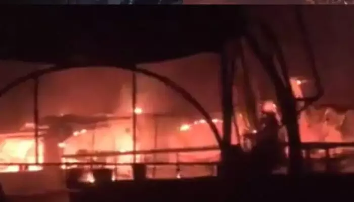 ഗോവയിലെ നിശാക്ലബ്ബിലുണ്ടായ തീപിടിത്തത്തില് 23 ജീവനക്കാര് മരിച്ചു; ഗ്യാസ് സിലണ്ടര് പൊട്ടിത്തെറിച്ചതെന്ന് നിഗമനം: മരിച്ചവരിലേറെയും ക്ലബ്ബ് ജീവനക്കാര് ഗോവയിലെ നിശാക്ലബ്ബിലുണ്ടായ തീപിടിത്തത്തില് 23 ജീവനക്കാര് മരിച്ചു; ഗ്യാസ് സിലണ്ടര് പൊട്ടിത്തെറിച്ചതെന്ന് നിഗമനം: മരിച്ചവരിലേറെയും ക്ലബ്ബ് ജീവനക്കാര്