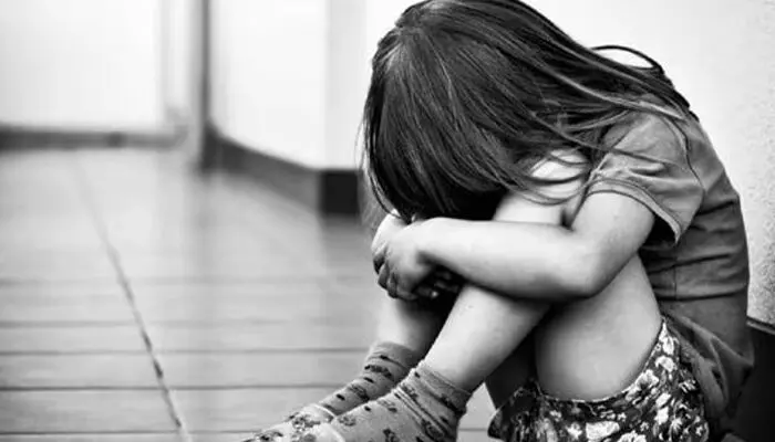 മദ്യലഹരിയില് നാലു വയസുകാരിക്ക് പീഡനം; സ്വകാര്യഭാഗങ്ങളില് നിന്ന് രക്തം വാര്ന്ന് പെണ്കുട്ടി: 25കാരനെ അറസ്റ്റ് ചെയ്ത് ഡല്ഹി പോലിസ് മദ്യലഹരിയില് നാലു വയസുകാരിക്ക് പീഡനം; സ്വകാര്യഭാഗങ്ങളില് നിന്ന് രക്തം വാര്ന്ന് പെണ്കുട്ടി: 25കാരനെ അറസ്റ്റ് ചെയ്ത് ഡല്ഹി പോലിസ്