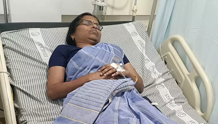 തിരഞ്ഞെടുപ്പ് പര്യടനത്തിനിടെ കാൽ വഴുതി വീണു; സ്ഥാനാർത്ഥിക്ക് പരിക്ക്; സംഭവം കോഴിക്കോട് തിരഞ്ഞെടുപ്പ് പര്യടനത്തിനിടെ കാൽ വഴുതി വീണു; സ്ഥാനാർത്ഥിക്ക് പരിക്ക്; സംഭവം കോഴിക്കോട്