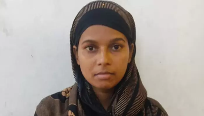 തീവണ്ടിയില്‍ നിന്ന് പൊതികള്‍ വലിച്ചെറിയുന്നത് കണ്ടു; പൊലീസിനെ വിളിച്ച് നാട്ടുകാര്‍; കഞ്ചാവ് പൊതികളുമായി യുവതി പിടിയില്‍