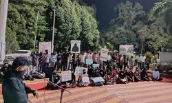 തേസ്പൂർ സർവകലാശാല വൈസ് ചാൻസലർക്കെതിരായ സാമ്പത്തിക ക്രമക്കേട് ആരോപണം; കേന്ദ്ര സംഘത്തെ തടഞ്ഞു; പ്രതിഷേധം ശക്തമാക്കി വിദ്യാർഥികളും ജീവനക്കാരും