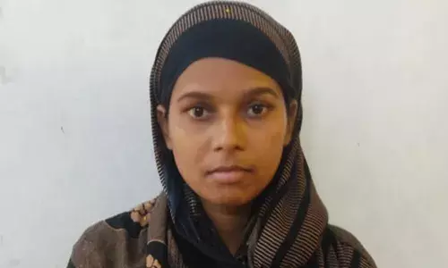 തീവണ്ടിയില്‍ നിന്ന് പൊതികള്‍ വലിച്ചെറിയുന്നത് കണ്ടു; പൊലീസിനെ വിളിച്ച് നാട്ടുകാര്‍; കഞ്ചാവ് പൊതികളുമായി യുവതി പിടിയില്‍