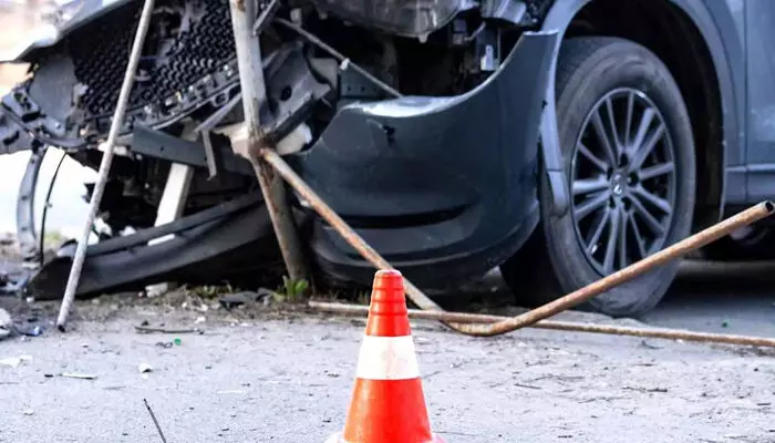 മുംബൈയില് കാര് കൊക്കയിലേക്ക് മറിഞ്ഞ് ആറ് പേര് മരിച്ചു; അഞ്ച് ലക്ഷം രൂപ ധനസഹായം പ്രഖ്യാപിച്ച് സര്ക്കാര് മുംബൈയില് കാര് കൊക്കയിലേക്ക് മറിഞ്ഞ് ആറ് പേര് മരിച്ചു; അഞ്ച് ലക്ഷം രൂപ ധനസഹായം പ്രഖ്യാപിച്ച് സര്ക്കാര്