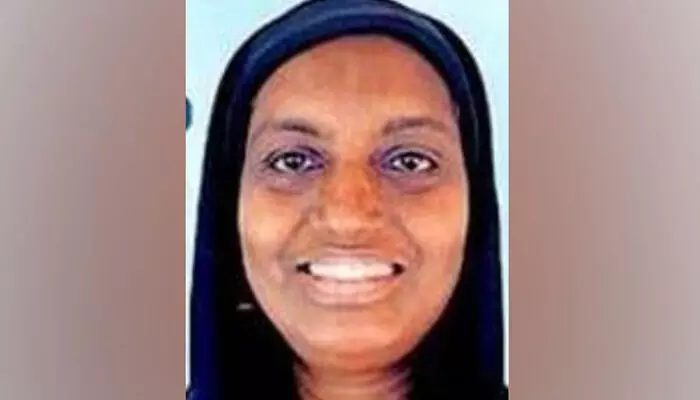 വീടുകള് കയറി ഇറങ്ങി പകല് മുഴുവന് വോട്ടഭ്യര്ത്ഥന; രാത്രി വീട്ടിലെത്തിയതിന് പിന്നാലെ നെഞ്ചു വേദന: മലപ്പുറത്ത് വനിതാ സ്ഥാനാര്ത്ഥി കുഴഞ്ഞു വീണ് മരിച്ചു വീടുകള് കയറി ഇറങ്ങി പകല് മുഴുവന് വോട്ടഭ്യര്ത്ഥന; രാത്രി വീട്ടിലെത്തിയതിന് പിന്നാലെ നെഞ്ചു വേദന: മലപ്പുറത്ത് വനിതാ സ്ഥാനാര്ത്ഥി കുഴഞ്ഞു വീണ് മരിച്ചു