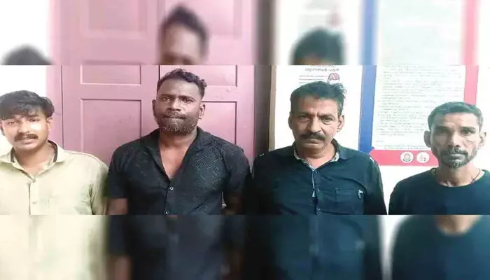 ഉയരപ്പാത പെയിന്റ് ചെയ്യാനെത്തിച്ച യന്ത്രം മോഷ്ടിച്ച് വിറ്റു; മൂന്നര ലക്ഷം രൂപയുടെ യന്ത്രം വിറ്റത് 2500 രൂപയ്ക്ക്: 13 ദിവസം നീണ്ട അന്വേഷണത്തിന് ഒടുവില് നാലുപേര് അറസ്റ്റില് ഉയരപ്പാത പെയിന്റ് ചെയ്യാനെത്തിച്ച യന്ത്രം മോഷ്ടിച്ച് വിറ്റു; മൂന്നര ലക്ഷം രൂപയുടെ യന്ത്രം വിറ്റത് 2500 രൂപയ്ക്ക്: 13 ദിവസം നീണ്ട അന്വേഷണത്തിന് ഒടുവില് നാലുപേര് അറസ്റ്റില്