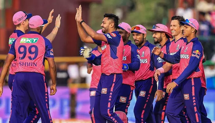 ആര്‍സിബി മാത്രമല്ല, ഓഹരി വില്‍ക്കാനൊരുങ്ങി രാജസ്ഥാന്‍ റോയല്‍സും; സഞ്ജു ടീം വിട്ടതോടെ നിര്‍ണായക നീക്കവുമായി മനോജ് ബഡാലെ;  ഐപിഎല്ലില്‍ വീണ്ടും വമ്പന്‍ ഡീലിന് നീക്കം