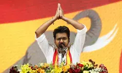 റോഡ്ഷോയ്ക്ക് അനുമതിയില്ല; പ്രവേശനം ക്യു.ആർ കോഡ് പാസ്സുള്ള 5,000 പേർക്ക്; വിജയ്യുടെ വാഹനം പിന്തുടരാൻ പാടില്ലെന്നും നിർദ്ദേശം; തമിഴക വെട്രി കഴകത്തിന്റെ പുതുച്ചേരി പരിപാടിക്ക് കർശന നിയന്ത്രണം റോഡ്ഷോയ്ക്ക് അനുമതിയില്ല; പ്രവേശനം ക്യു.ആർ കോഡ് പാസ്സുള്ള 5,000 പേർക്ക്; വിജയ്യുടെ വാഹനം പിന്തുടരാൻ പാടില്ലെന്നും നിർദ്ദേശം; തമിഴക വെട്രി കഴകത്തിന്റെ പുതുച്ചേരി പരിപാടിക്ക് കർശന നിയന്ത്രണം