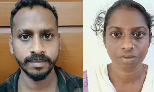 വീടിന് അടുത്തുള്ള ആൾ ഹെൽമറ്റ് ധരിച്ചെത്തി; ചുറ്റും ഒന്ന് നോക്കിയ ശേഷം മുളക് പൊടി പ്രയോഗം; കണ്ണ് നീറി പുകഞ്ഞതും നടന്നത്; കരഞ്ഞ് നിലവിളിച്ച് വയോധിക വീടിന് അടുത്തുള്ള ആൾ ഹെൽമറ്റ് ധരിച്ചെത്തി; ചുറ്റും ഒന്ന് നോക്കിയ ശേഷം മുളക് പൊടി പ്രയോഗം; കണ്ണ് നീറി പുകഞ്ഞതും നടന്നത്; കരഞ്ഞ് നിലവിളിച്ച് വയോധിക