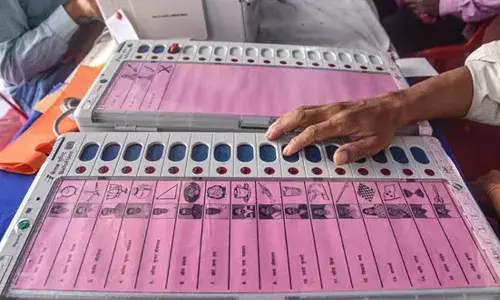 തദ്ദേശ തിരഞ്ഞെടുപ്പ്: വോട്ട് ചെയ്യാന്‍ തിരിച്ചറിയല്‍ രേഖ കരുതണം; രാവിലെ 7 മുതല്‍ വൈകിട്ട് 6 വരെ വോട്ടെടുപ്പ്; വൈകുന്നേരം 6 വരെ പോളിംഗ് സ്റ്റേഷനില്‍ വോട്ട് ചെയ്യാനെത്തിയ മുഴുവന്‍ പേര്‍ക്കും വോട്ട് ചെയ്യാന്‍ അവസരം; നോട്ടയും വിവിപാറ്റും ഇല്ലെന്ന് സംസ്ഥാന തിരഞ്ഞെടുപ്പ് കമ്മീഷന്‍