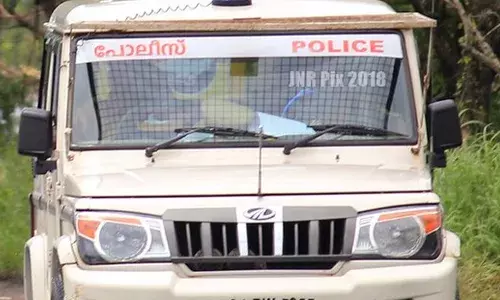 തിരഞ്ഞെടുപ്പ് ഡ്യൂട്ടിക്ക് പോയ പോലീസ് ഉദ്യോഗസ്ഥന് പാമ്പുകടിയേറ്റു തിരഞ്ഞെടുപ്പ് ഡ്യൂട്ടിക്ക് പോയ പോലീസ് ഉദ്യോഗസ്ഥന് പാമ്പുകടിയേറ്റു