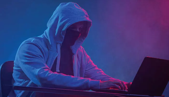 കേരളമടക്കം വിവിധ സംസ്ഥാനങ്ങളിലായി 719 കോടി രൂപയുടെ സൈബര് തട്ടിപ്പ്; പത്ത് പേര് പിടിയില്: അറസ്റ്റിലായവരില് ബാങ്ക് ജീവനക്കാരും കേരളമടക്കം വിവിധ സംസ്ഥാനങ്ങളിലായി 719 കോടി രൂപയുടെ സൈബര് തട്ടിപ്പ്; പത്ത് പേര് പിടിയില്: അറസ്റ്റിലായവരില് ബാങ്ക് ജീവനക്കാരും