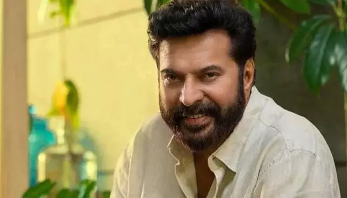 തിരക്കുകള് മാറ്റി വച്ച് എല്ലാ തിരഞ്ഞെടുപ്പുകളിലും വോട്ട് ചെയ്യുന്നത് ശീലം; ഇത്തവണ വോട്ടര് പട്ടികയില് പേരില്ല; മമ്മൂട്ടിക്ക് ഇത്തവണയും തദ്ദേശ തിരഞ്ഞെടുപ്പില് വോട്ട് ചെയ്യാനാവില്ല തിരക്കുകള് മാറ്റി വച്ച് എല്ലാ തിരഞ്ഞെടുപ്പുകളിലും വോട്ട് ചെയ്യുന്നത് ശീലം; ഇത്തവണ വോട്ടര് പട്ടികയില് പേരില്ല; മമ്മൂട്ടിക്ക് ഇത്തവണയും തദ്ദേശ തിരഞ്ഞെടുപ്പില് വോട്ട് ചെയ്യാനാവില്ല