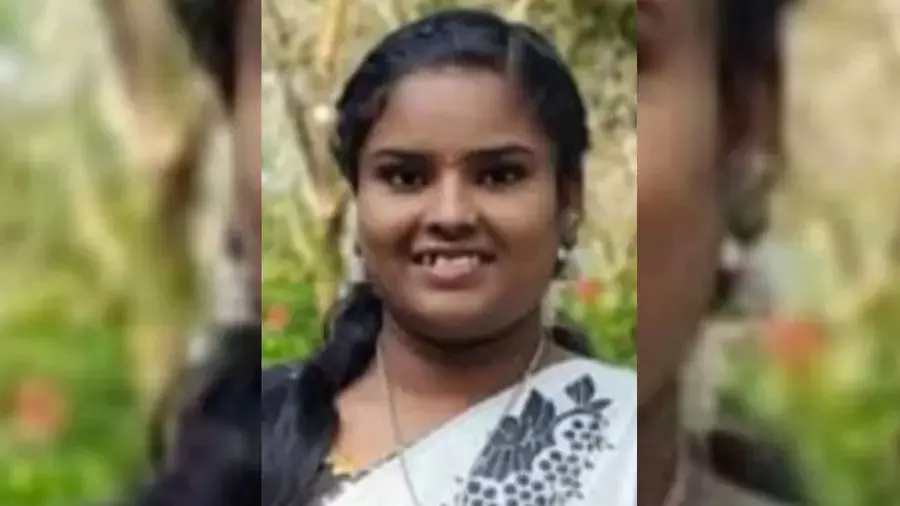 വാഴക്ക് വെള്ളം ഒഴിക്കുന്നതിനിടയില് പ്രവാസിയുടെ ഭാര്യ കുഴഞ്ഞു വീണ് മരിച്ചു; കാഞ്ഞങ്ങാട്ട് മരിച്ചത് സഞ്ജന വാഴക്ക് വെള്ളം ഒഴിക്കുന്നതിനിടയില് പ്രവാസിയുടെ ഭാര്യ കുഴഞ്ഞു വീണ് മരിച്ചു; കാഞ്ഞങ്ങാട്ട് മരിച്ചത് സഞ്ജന