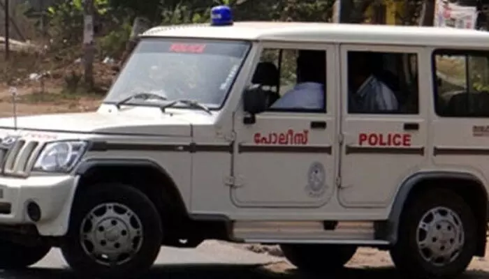 ഡ്രൈഡേയില് മദ്യം ശേഖരിച്ച് വന് വിലയ്ക്ക് വില്പ്പന; ഒരാള് പിടിയില് ഡ്രൈഡേയില് മദ്യം ശേഖരിച്ച് വന് വിലയ്ക്ക് വില്പ്പന; ഒരാള് പിടിയില്