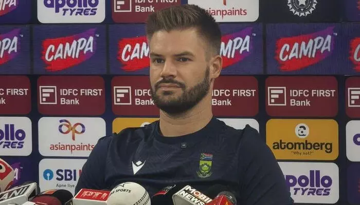 ആദ്യ ആറ് ഓവറിനുള്ളിൽ ഒരു മത്സരം ഒറ്റയ്ക്ക് വരുതിയിലാക്കാൻ കഴിവുള്ള താരം; അഭിഷേക് ശർമ്മയെ നേരത്തെ പുറത്താക്കാൻ കഴിയുമെന്ന് എയ്ഡൻ മാർക്രം ആദ്യ ആറ് ഓവറിനുള്ളിൽ ഒരു മത്സരം ഒറ്റയ്ക്ക് വരുതിയിലാക്കാൻ കഴിവുള്ള താരം; അഭിഷേക് ശർമ്മയെ നേരത്തെ പുറത്താക്കാൻ കഴിയുമെന്ന് എയ്ഡൻ മാർക്രം