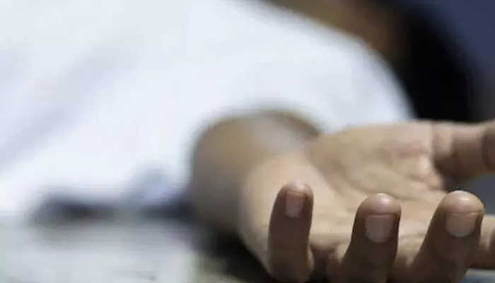 തിരുവനന്തപുരത്ത് വോട്ട് ചെയ്യാനെത്തിയ വയോധിക ബൂത്തിനുള്ളില് കുഴഞ്ഞുവീണു മരിച്ചു തിരുവനന്തപുരത്ത് വോട്ട് ചെയ്യാനെത്തിയ വയോധിക ബൂത്തിനുള്ളില് കുഴഞ്ഞുവീണു മരിച്ചു