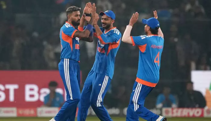 ചീട്ടുകൊട്ടാരമായി ദക്ഷിണാഫ്രിക്ക; 74 റണ്‍സിന് ഓള്‍ഔട്ട്; ഒന്നാം ടി20 യില്‍ ഇന്ത്യക്ക് തകര്‍പ്പന്‍ വിജയം; കട്ടക്കില്‍ ദക്ഷിണാഫ്രിക്കയെ വീഴ്ത്തിയത് 101 റണ്‍സിന്; തിരിച്ചുവരവില്‍ രക്ഷകനായി ഹര്‍ദ്ദിക് പാണ്ഡ്യ