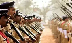 സാമൂഹിക മാധ്യമങ്ങളില് യൂണിഫോമിട്ടുള്ള ചിത്രങ്ങള് വേണ്ട; രണ്ടു പോലീസ് മേധാവിമാരുടെ സര്ക്കുലര് ലംഘിച്ച് പോലീസ് ഉദ്യോഗസ്ഥര്; സോഷ്യല് മീഡിയയില് നിറയുന്നത് നിയമലംഘനം സാമൂഹിക മാധ്യമങ്ങളില് യൂണിഫോമിട്ടുള്ള ചിത്രങ്ങള് വേണ്ട; രണ്ടു പോലീസ് മേധാവിമാരുടെ സര്ക്കുലര് ലംഘിച്ച് പോലീസ് ഉദ്യോഗസ്ഥര്; സോഷ്യല് മീഡിയയില് നിറയുന്നത് നിയമലംഘനം