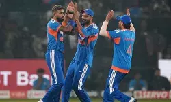 ചീട്ടുകൊട്ടാരമായി ദക്ഷിണാഫ്രിക്ക; 74 റണ്സിന് ഓള്ഔട്ട്; ഒന്നാം ടി20 യില് ഇന്ത്യക്ക് തകര്പ്പന് വിജയം; കട്ടക്കില് ദക്ഷിണാഫ്രിക്കയെ വീഴ്ത്തിയത് 101 റണ്സിന്; തിരിച്ചുവരവില് രക്ഷകനായി ഹര്ദ്ദിക് പാണ്ഡ്യ ചീട്ടുകൊട്ടാരമായി ദക്ഷിണാഫ്രിക്ക; 74 റണ്സിന് ഓള്ഔട്ട്; ഒന്നാം ടി20 യില് ഇന്ത്യക്ക് തകര്പ്പന് വിജയം; കട്ടക്കില് ദക്ഷിണാഫ്രിക്കയെ വീഴ്ത്തിയത് 101 റണ്സിന്; തിരിച്ചുവരവില് രക്ഷകനായി ഹര്ദ്ദിക് പാണ്ഡ്യ