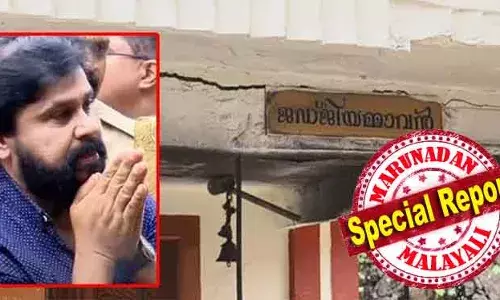 ക്രിക്കറ്റ് കോഴയില് നിന്നും ശ്രീശാന്തിനെ രക്ഷിച്ച ജഡ്ജിയമ്മാവന്; ബാലകൃഷ്ണ പിള്ളയും ഭക്തന്; കുരണാകരനു വേണ്ടിയും പ്രാര്ത്ഥനകള് നടന്നു; ശബരിമല കേസില് ഹര്ജി പകര്പ്പ് നടയില് സമര്പ്പിച്ച് അടവഴിപാട് നടത്തിയ പ്രയാര്; കഠിന വ്രതം നോക്കുന്ന ദിലീപ് വീണ്ടും ഈ നടയില് എത്തും; ശബരിമലയിലും പോകും; വിശ്വാസ വഴിയില് ദിലീപ് ക്രിക്കറ്റ് കോഴയില് നിന്നും ശ്രീശാന്തിനെ രക്ഷിച്ച ജഡ്ജിയമ്മാവന്; ബാലകൃഷ്ണ പിള്ളയും ഭക്തന്; കുരണാകരനു വേണ്ടിയും പ്രാര്ത്ഥനകള് നടന്നു; ശബരിമല കേസില് ഹര്ജി പകര്പ്പ് നടയില് സമര്പ്പിച്ച് അടവഴിപാട് നടത്തിയ പ്രയാര്; കഠിന വ്രതം നോക്കുന്ന ദിലീപ് വീണ്ടും ഈ നടയില് എത്തും; ശബരിമലയിലും പോകും; വിശ്വാസ വഴിയില് ദിലീപ്