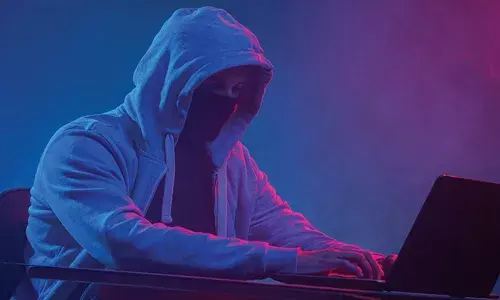 കേരളമടക്കം വിവിധ സംസ്ഥാനങ്ങളിലായി 719 കോടി രൂപയുടെ സൈബര് തട്ടിപ്പ്; പത്ത് പേര് പിടിയില്: അറസ്റ്റിലായവരില് ബാങ്ക് ജീവനക്കാരും കേരളമടക്കം വിവിധ സംസ്ഥാനങ്ങളിലായി 719 കോടി രൂപയുടെ സൈബര് തട്ടിപ്പ്; പത്ത് പേര് പിടിയില്: അറസ്റ്റിലായവരില് ബാങ്ക് ജീവനക്കാരും