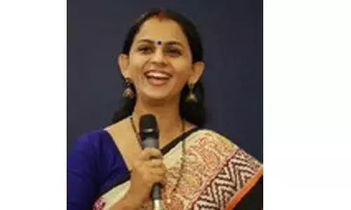 ഡോ വര്ഷയ്ക്ക് ഇന്ത്യന് ടീച്ചേഴ്സ് ഓഫ് സൈക്യാട്രി അവാര്ഡ് :സൈക്കോതെറാപ്യൂട്ടിക്ക് ഇന്റര്വെന്ഷന് പ്രബന്ധത്തിനും അംഗീകാരം; ഇരട്ട ബഹുമതിയുമായി മലയാളി ഡോക്ടര് ഡോ വര്ഷയ്ക്ക് ഇന്ത്യന് ടീച്ചേഴ്സ് ഓഫ് സൈക്യാട്രി അവാര്ഡ് :സൈക്കോതെറാപ്യൂട്ടിക്ക് ഇന്റര്വെന്ഷന് പ്രബന്ധത്തിനും അംഗീകാരം; ഇരട്ട ബഹുമതിയുമായി മലയാളി ഡോക്ടര്