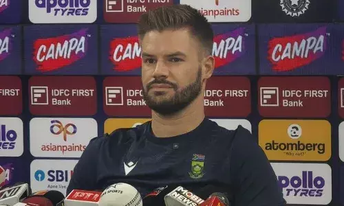 ആദ്യ ആറ് ഓവറിനുള്ളിൽ ഒരു മത്സരം ഒറ്റയ്ക്ക് വരുതിയിലാക്കാൻ കഴിവുള്ള താരം; അഭിഷേക് ശർമ്മയെ  നേരത്തെ പുറത്താക്കാൻ കഴിയുമെന്ന് എയ്ഡൻ മാർക്രം