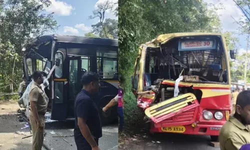 ശബരിമല പാതയെ നടുക്കി വീണ്ടും അപകടം; കെഎസ്ആർടിസി ബസുകൾ തമ്മിലുള്ള കൂട്ടിയിടിയിൽ നിരവധി പേർക്ക് പരിക്ക്; ആശുപത്രിയിൽ പ്രവേശിപ്പിച്ചു ശബരിമല പാതയെ നടുക്കി വീണ്ടും അപകടം; കെഎസ്ആർടിസി ബസുകൾ തമ്മിലുള്ള കൂട്ടിയിടിയിൽ നിരവധി പേർക്ക് പരിക്ക്; ആശുപത്രിയിൽ പ്രവേശിപ്പിച്ചു