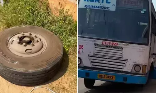 കിളിമാനൂരേക്ക് പുറപ്പെട്ട സിറ്റി ഫാസ്റ്റ് ബസ്; പാതി ദൂരമെത്തിയതും ഉഗ്രശബ്ദം; ഓടിക്കൊണ്ടിരിക്കെ മുന്നിലെ ടയർ ഇളകിത്തെറിച്ച് അപകടം; പരിഭ്രാന്തിയിൽ യാത്രക്കാർ; ഒഴിവായത് വൻ അപകടം കിളിമാനൂരേക്ക് പുറപ്പെട്ട സിറ്റി ഫാസ്റ്റ് ബസ്; പാതി ദൂരമെത്തിയതും ഉഗ്രശബ്ദം; ഓടിക്കൊണ്ടിരിക്കെ മുന്നിലെ ടയർ ഇളകിത്തെറിച്ച് അപകടം; പരിഭ്രാന്തിയിൽ യാത്രക്കാർ; ഒഴിവായത് വൻ അപകടം