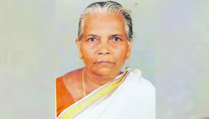 ചൂണ്ടുവിരലില്‍ മഷി പുരട്ടി; തിരുവല്ലത്ത് ബൂത്തില്‍ കയറവെ വയോധിക കുഴഞ്ഞു വീണു മരിച്ചു