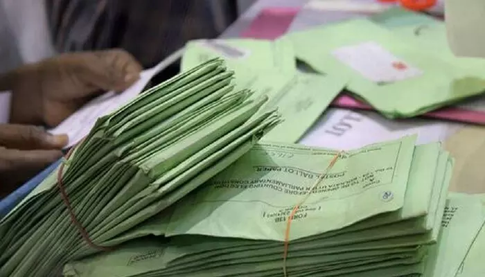 പോസ്റ്റല് ബാലറ്റ് കിട്ടിയില്ല; 500-ലേറെ ഉദ്യോഗസ്ഥരുടെ വോട്ട് അനിശ്ചിതത്വത്തില് പോസ്റ്റല് ബാലറ്റ് കിട്ടിയില്ല; 500-ലേറെ ഉദ്യോഗസ്ഥരുടെ വോട്ട് അനിശ്ചിതത്വത്തില്