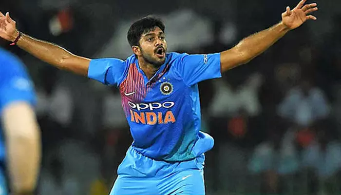 എം എസ് കെ പ്രസാദിന്റെ ത്രീ ഡൈമന്ഷനല് പ്ലേയര്; ഏകദിന ലോകകപ്പ് താരം; ഇന്ത്യക്കായി കളിച്ചത് 12 ഏകദിനങ്ങളും 9 ട്വന്റി 20യും; അണ് ക്യാപ്ഡ് കളിക്കാരനായി ഇനി ഐപിഎല് താരലേലത്തിന് എം എസ് കെ പ്രസാദിന്റെ ത്രീ ഡൈമന്ഷനല് പ്ലേയര്; ഏകദിന ലോകകപ്പ് താരം; ഇന്ത്യക്കായി കളിച്ചത് 12 ഏകദിനങ്ങളും 9 ട്വന്റി 20യും; അണ് ക്യാപ്ഡ് കളിക്കാരനായി ഇനി ഐപിഎല് താരലേലത്തിന്