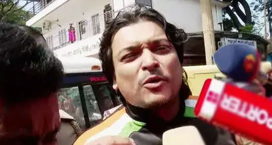 കിഡ്നിക്ക് പ്രശ്നമാകുമെന്ന് ഡോക്ടര് പറഞ്ഞത് കൊണ്ടാണ് നിരാഹാരം അവസാനിപ്പിച്ചത്; ദിലീപിന് നീതി കിട്ടിയതില് സന്തോഷം; എന്നെ ഇങ്ങനെ ജയിലില് കിടത്തേണ്ട ഒരാവശ്യവുമില്ല; പ്രതികരിച്ച് രാഹുല് ഈശ്വര് കിഡ്നിക്ക് പ്രശ്നമാകുമെന്ന് ഡോക്ടര് പറഞ്ഞത് കൊണ്ടാണ് നിരാഹാരം അവസാനിപ്പിച്ചത്; ദിലീപിന് നീതി കിട്ടിയതില് സന്തോഷം; എന്നെ ഇങ്ങനെ ജയിലില് കിടത്തേണ്ട ഒരാവശ്യവുമില്ല; പ്രതികരിച്ച് രാഹുല് ഈശ്വര്